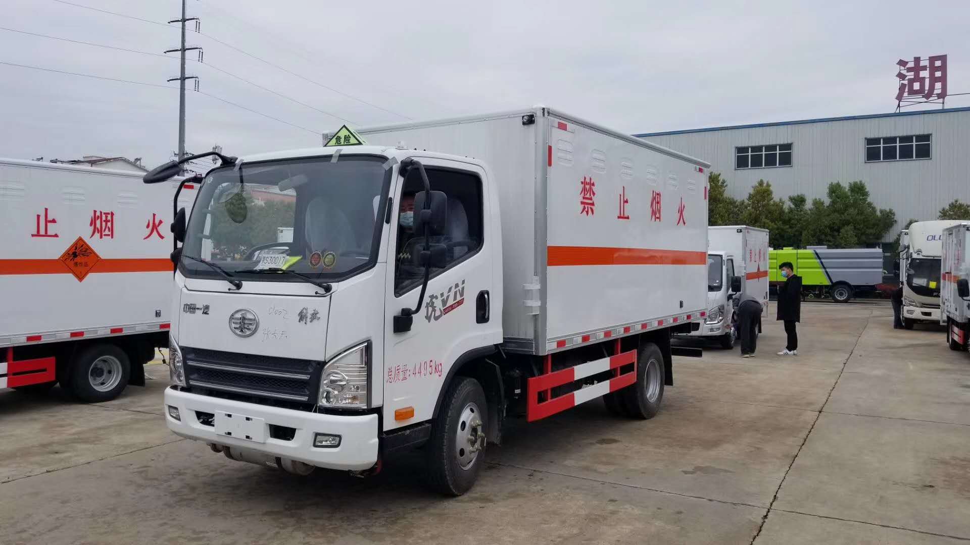 解放虎VN藍(lán)牌危險(xiǎn)品廂式運(yùn)輸車，解放卡車，掙錢機(jī)器