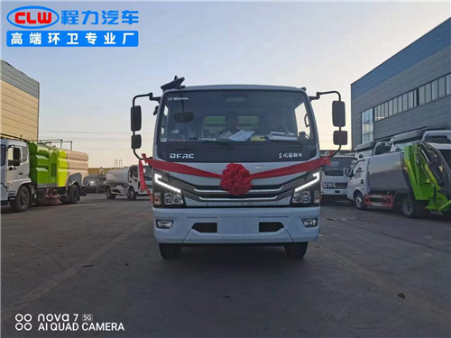 國六東風(fēng)大多利卡掃路車，水箱2.5m3 垃圾箱5m3