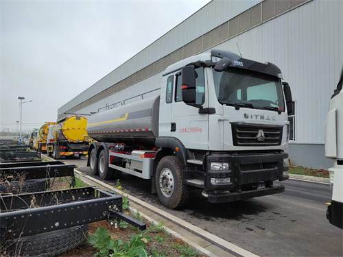 重汽汕德卡后雙橋灑水車,優(yōu)惠促銷中