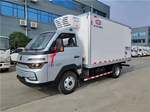 國六豪沃新款智相跨界冷藏車，3.8米藍(lán)牌國六冷藏車