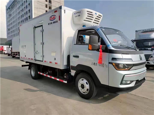 國六豪沃新款智相跨界冷藏車，3.8米藍(lán)牌國六冷藏車