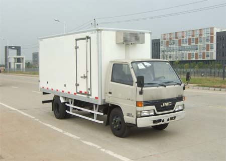 廂長(zhǎng)4.18米冷藏車