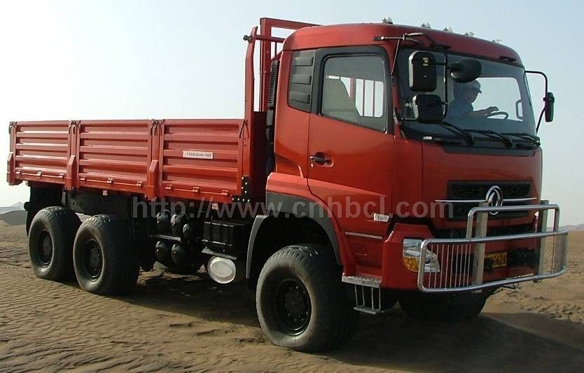 東風(fēng)沙豹 EQ2250GX 6×6沙漠越野車(chē)