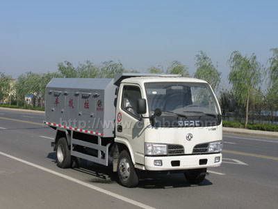 東風(fēng)小霸王密封式垃圾車